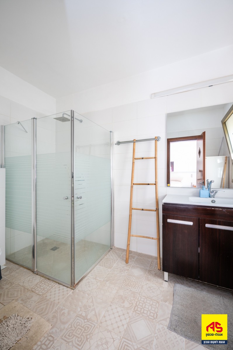 Rez de jardin 5 Pièces à Neta Street,  Pardes Hanna-Karkur